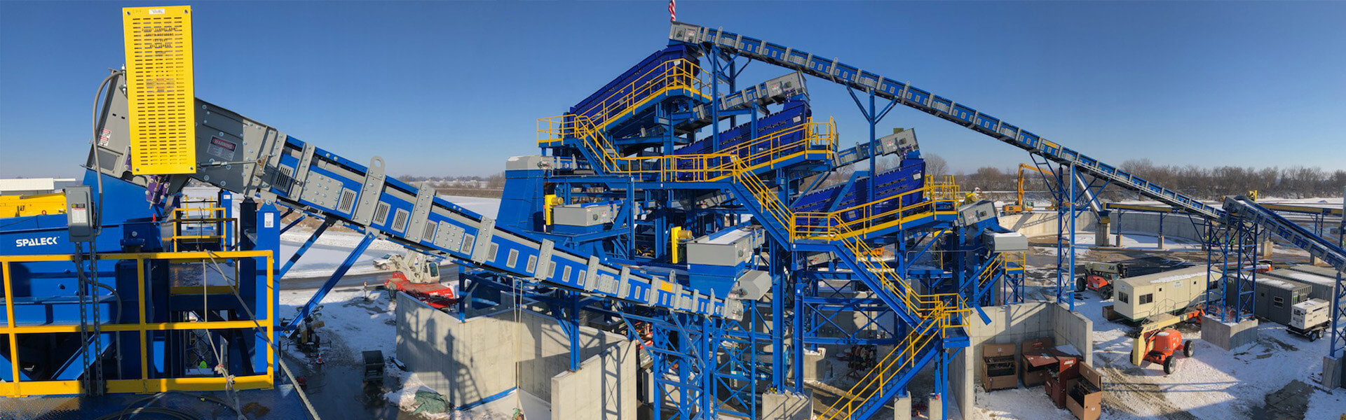 Modern ASR recycling plant with three SPALECK screening machines and vibratory feeders